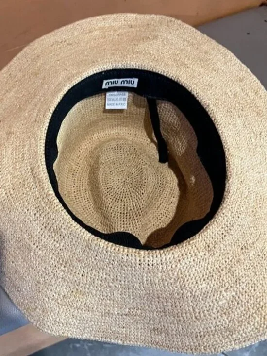 Miu Miu Women's Elegant Beige Straw Hat with Striking Red Bow - Picture 5 of 6